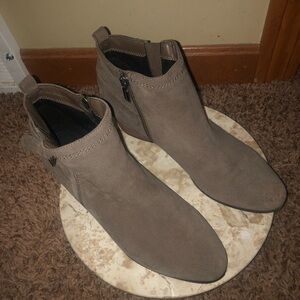 Blondo Ankle Boots Size 10 comfortable boots Very Good Condition Bundle2Save$$$$